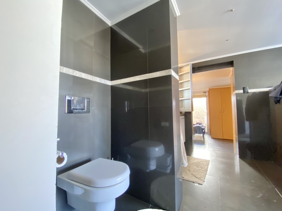 To Let 1 Bedroom Property for Rent in Green Point Western Cape